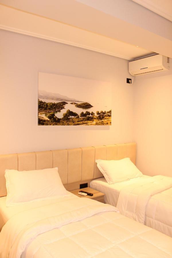 Bebi Hotel And Apartments Saranda Extérieur photo